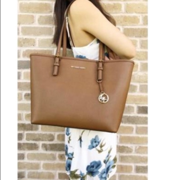 Michael Kors Handbags - Michael Kors brown leather shopper/travel bag